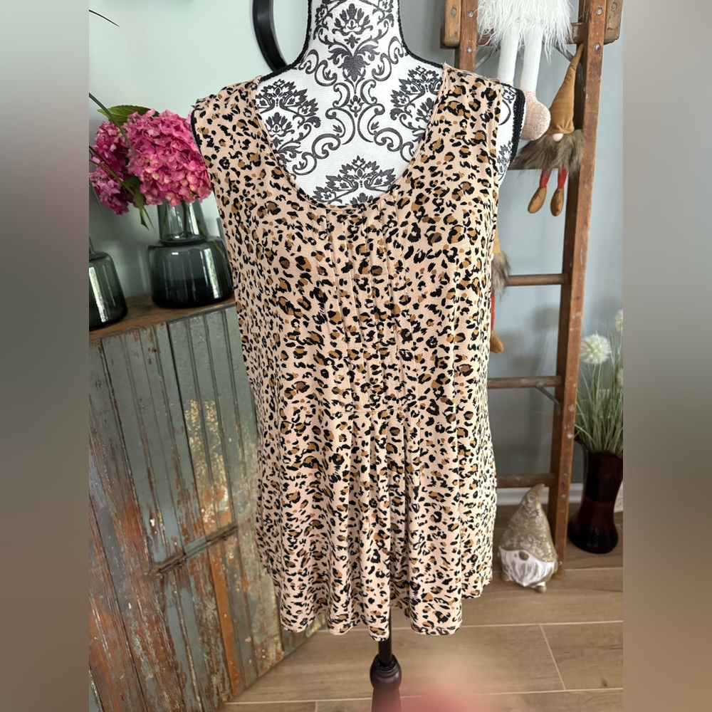 Leopard Print Sleeveless top size large